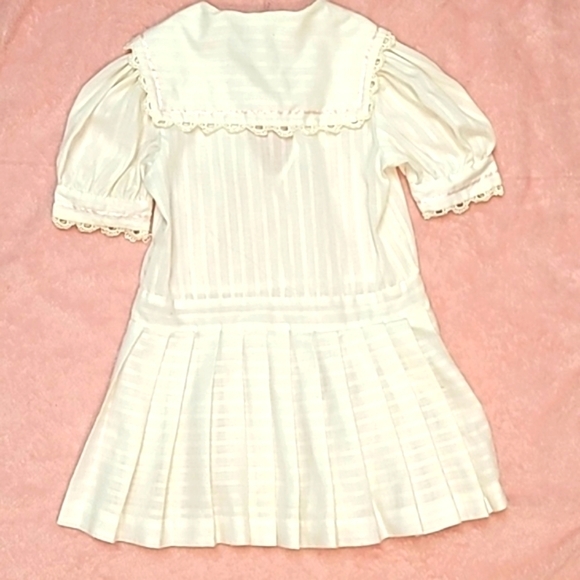 Vintage dress. Ivory with pink ribbon accent. - Picture 3 of 8